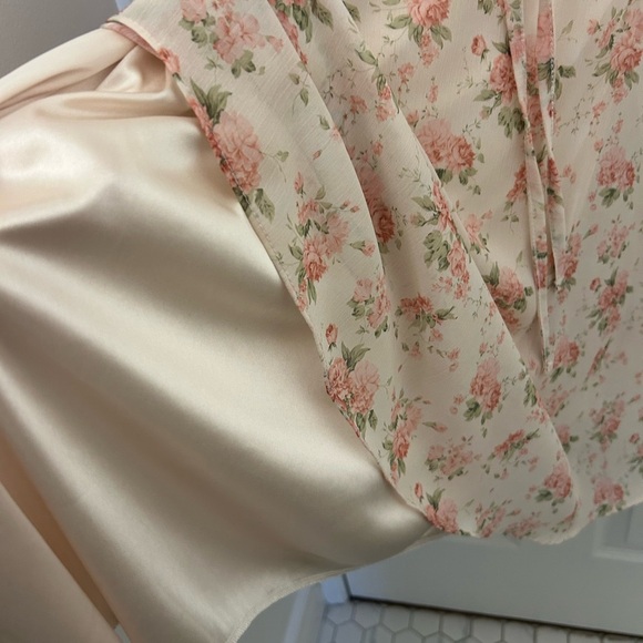 Pale Pink and Floral Dress with Ruffle Details, Sz M - Picture 5 of 8